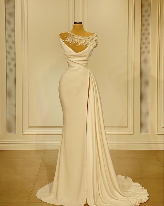 Vestidos De Novia, Off White Wedding Dress, Wedding Dresses For Bride, Lace Applique Wedding Dress, Simple Bridal Dresses, Bridal Dress, Wedding